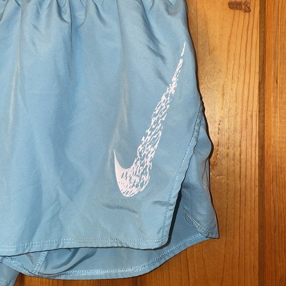 Nike Running Dri-FIT Swoosh mid-rise brief-lined shorts in pale blue size medium - Picture 6 of 11